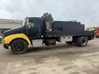 2004 KENWORTH T300