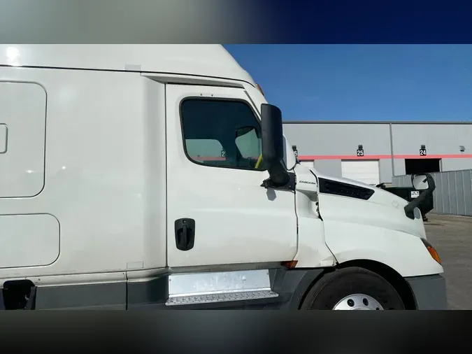 2022 Freightliner Cascadia 126