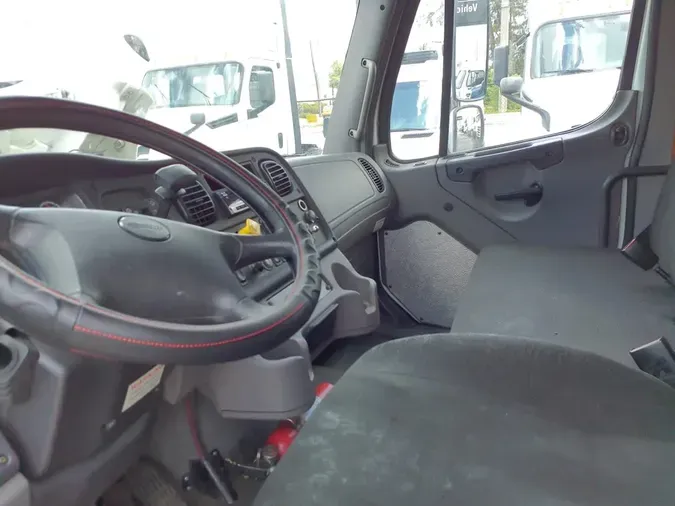 2018 FREIGHTLINER M2 106