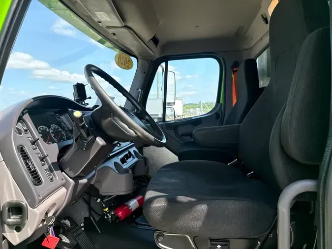 2020 FREIGHTLINER/MERCEDES M2 106