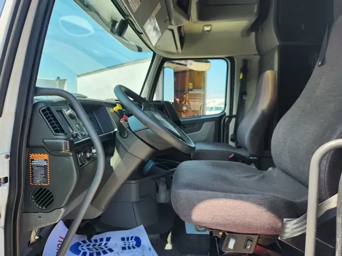 2023 VOLVO VNL64T860