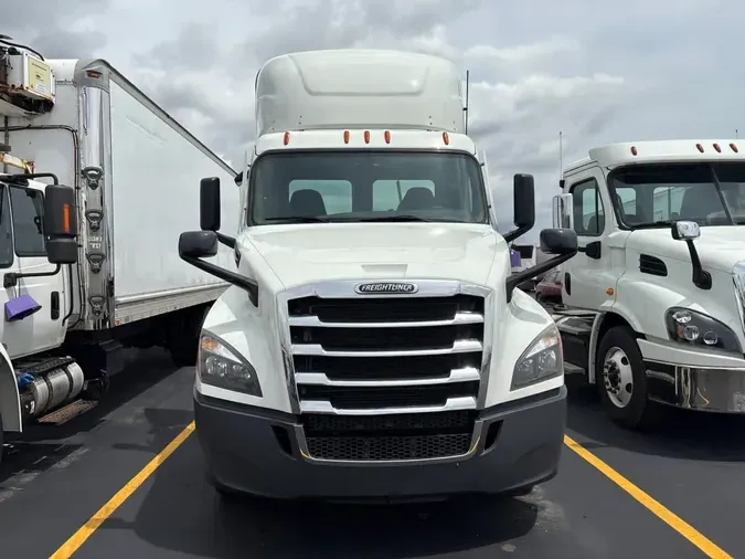 2020 FREIGHTLINER NEW CASCADIA 126
