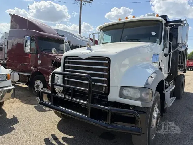 2012 MACK GRANITE GU713