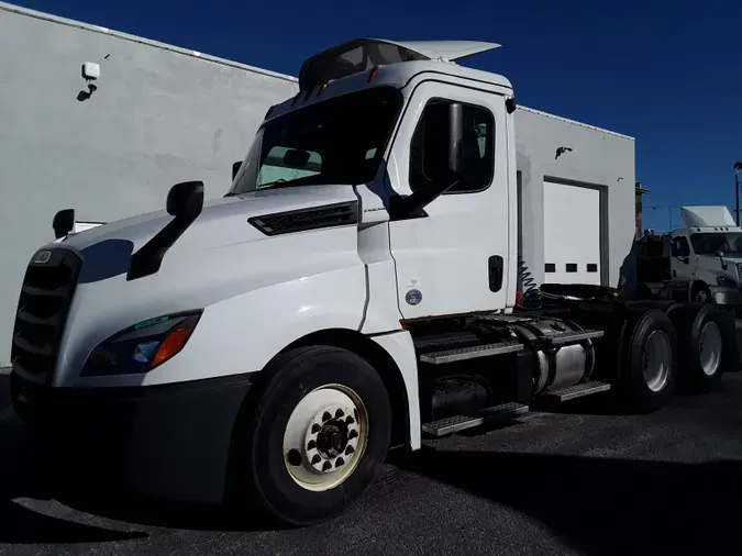 2019 FREIGHTLINER/MERCEDES NEW CASCADIA 126