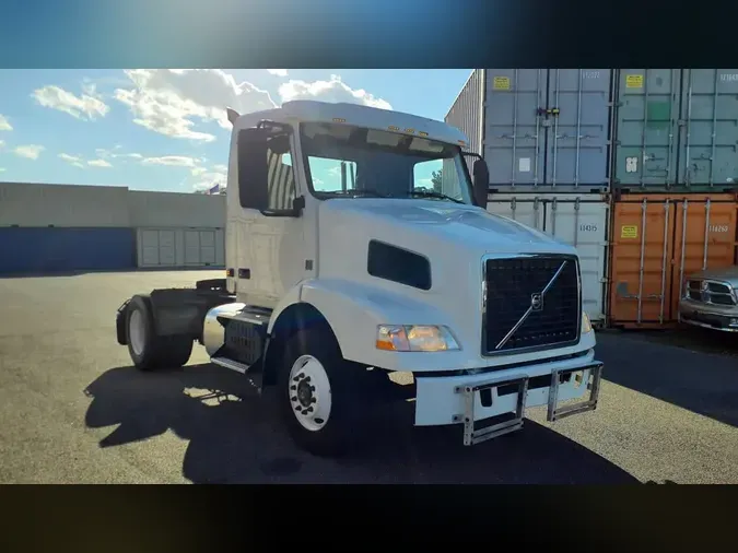 2014 VOLVO VNM42TRACTOR169732e49a799445999a8fbaf6d95e3a