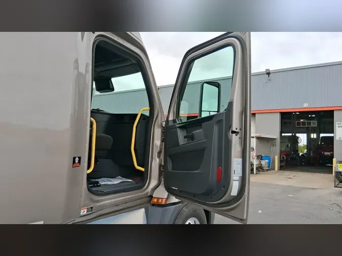 2025 Freightliner Cascadia 126169807fe15f83ebaf9fe08fab140a4f1