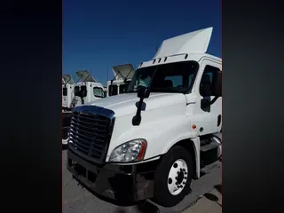 2018 FREIGHTLINER/MERCEDES CASCADIA 125