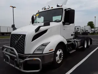 2019 VOLVO VNL64T-300