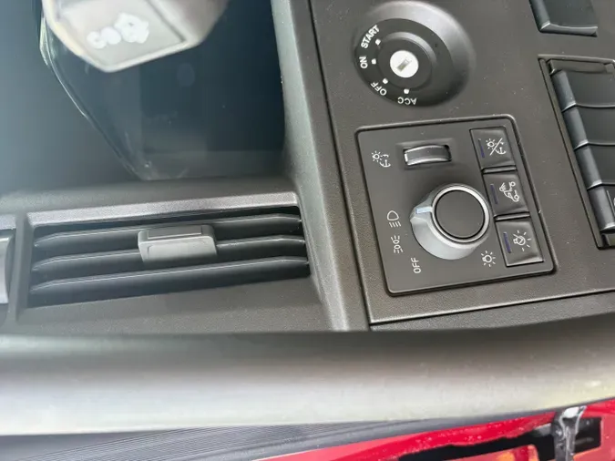 2027 VOLVO TRUCK VNL64TV04