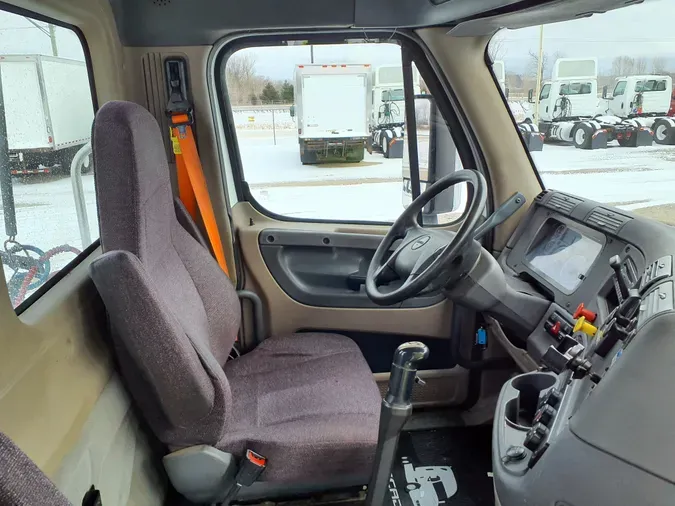 2016 FREIGHTLINER/MERCEDES CASCADIA 113