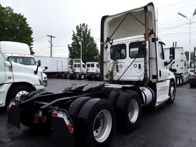 2019 FREIGHTLINER CASCADIA 125