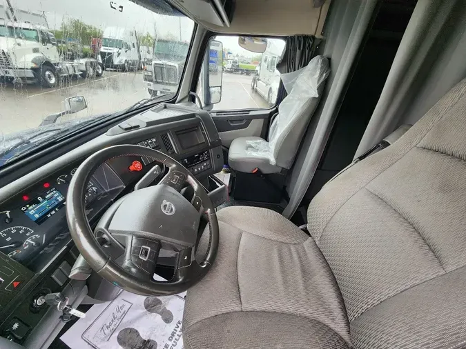 2022 VOLVO VNL64T740