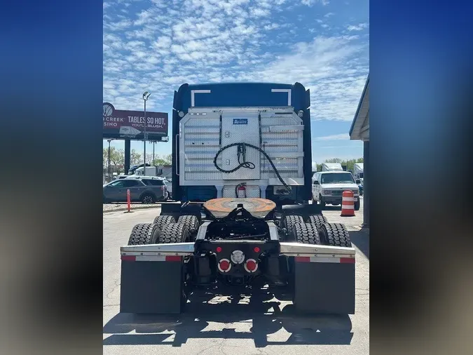 2021 FREIGHTLINER Cascadia 126
