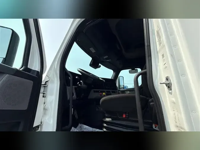 2021 FREIGHTLINER CA116