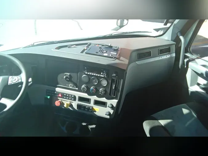 2021 Freightliner Cascadia 126