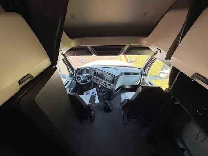 2022 FREIGHTLINER CA126