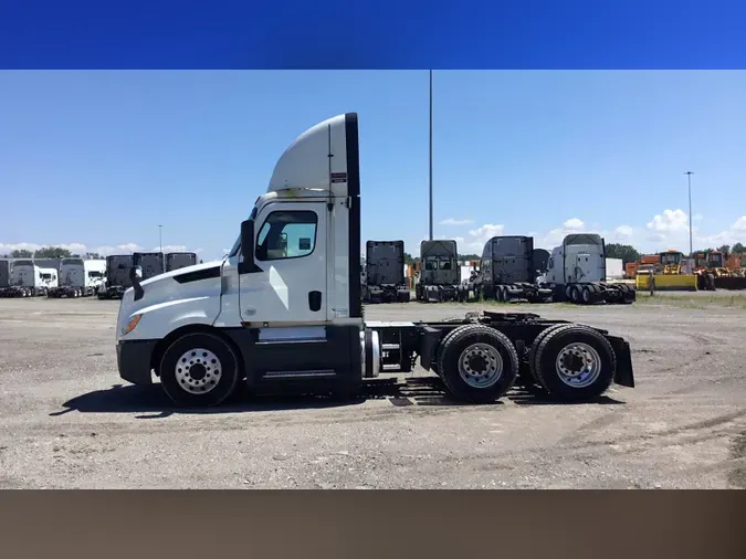 2020 Freightliner Cascadia 126