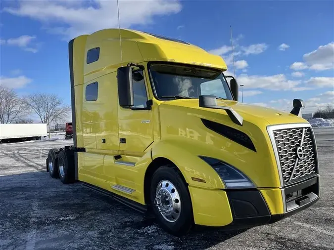 2021 VOLVO VNL64T760