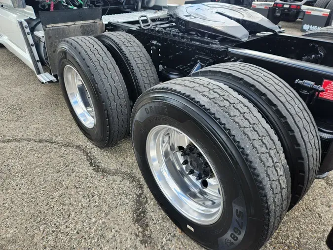 2023 VOLVO VNL64T860