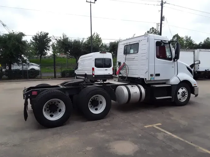 2019 VOLVO VNL64T-300