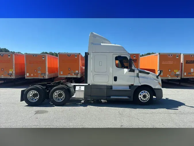 2020 Freightliner Cascadia 126