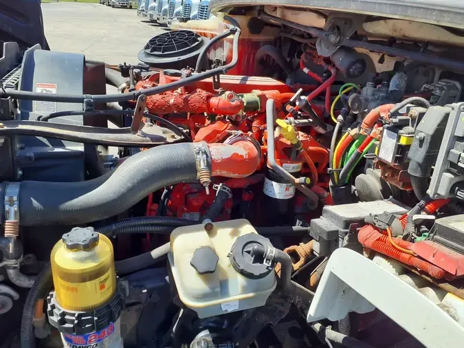 2015 FREIGHTLINER M2 106