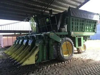 1999 John Deere 9976