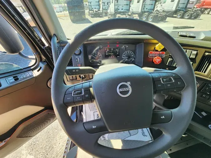 2025 VOLVO VHD84F300