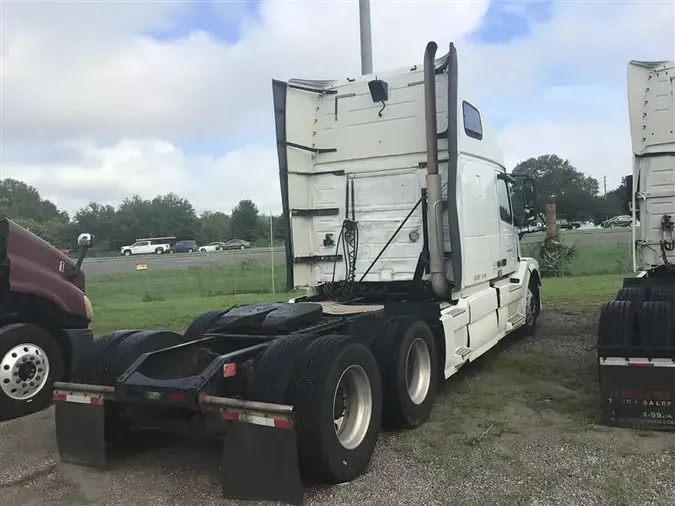 2014 VOLVO VNL670