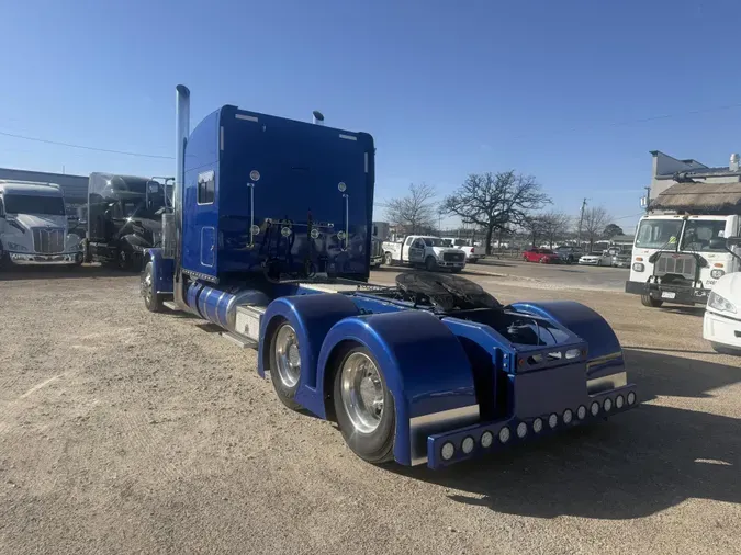 2022 Peterbilt 389