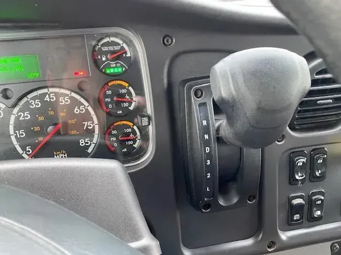 2019 Freightliner Business Class M2 106