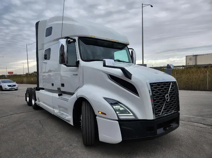 2020 VOLVO VNL64T760