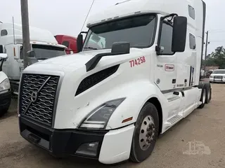 2019 VOLVO VNL64T760