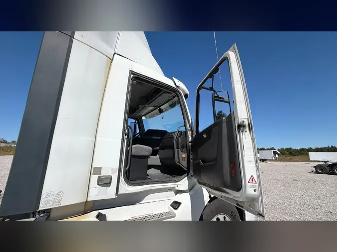 2019 Volvo VNL300