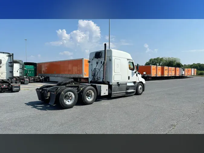 2021 Freightliner Cascadia 126