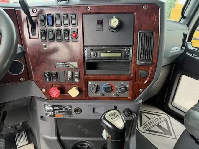 2013 Mack GU813