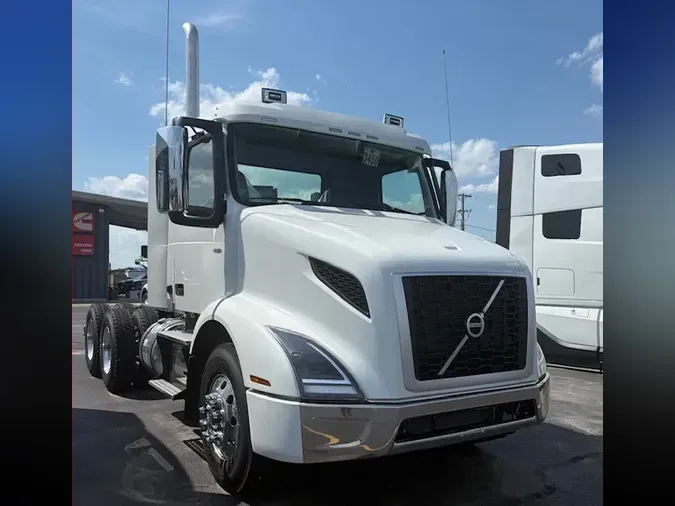 2026 VOLVO TRUCK VNR64T300
