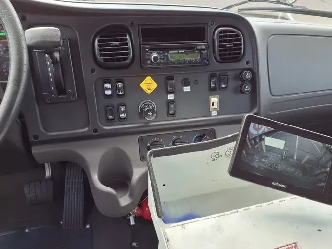 2016 FREIGHTLINER/MERCEDES M2 106