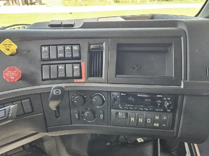 2024 VOLVO VNL64T860