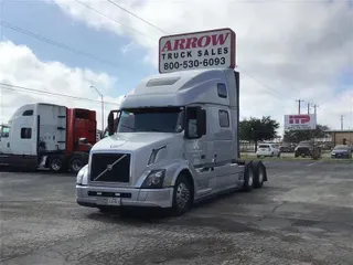 2016 VOLVO VNL780