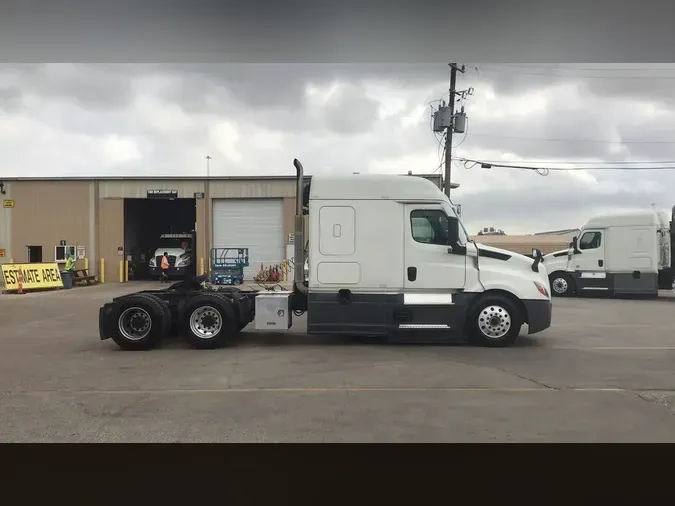 2022 Freightliner Cascadia 12616dcaf8bdab1604c54c963b7fcef46d5