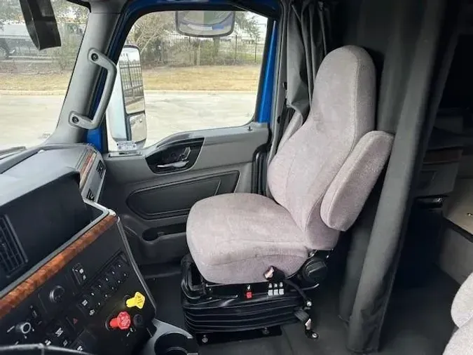 2022 International LT625