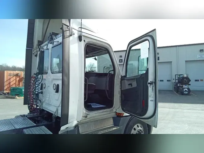 2020 Freightliner Cascadia 126