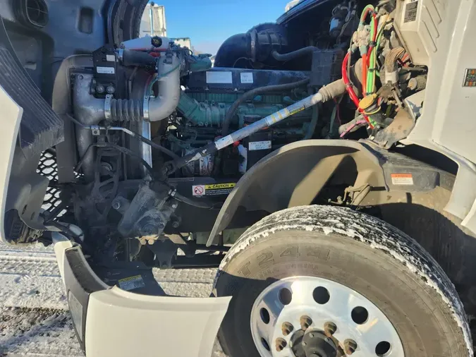 2022 VOLVO VNL64T760