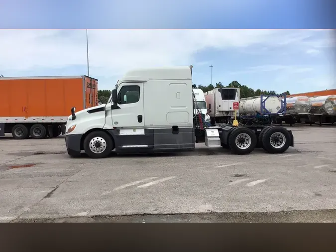 2020 Freightliner Cascadia 126