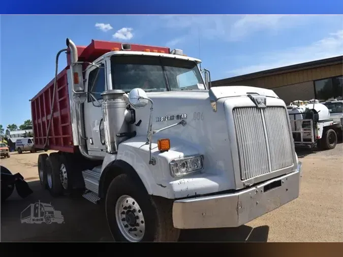 2005 WESTERN STAR 4900