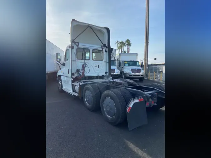 2019 FREIGHTLINER/MERCEDES CASCADIA 12516f1ddeafee159d2739e663873029055