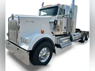 2025 Kenworth W900L