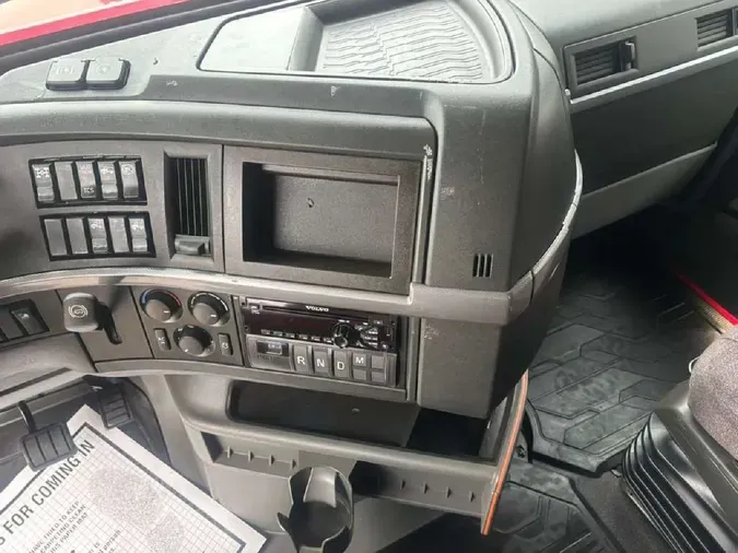 2020 VOLVO VNL64T760