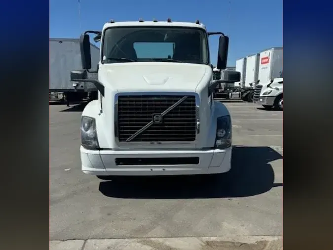 2017 VOLVO VNL64TRACTOR